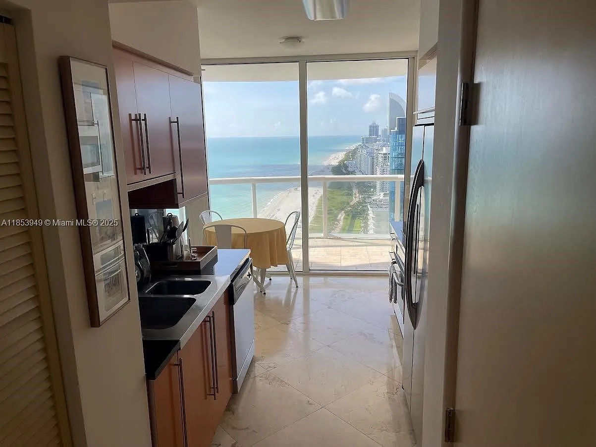 Akoya Condo — Photo 4