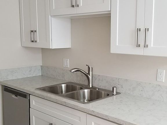 3rd image of 419 E Tujunga Ave APT 104