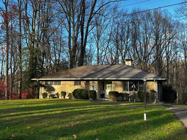 44 Saint Andrews Ln, Clarksburg, WV 26301