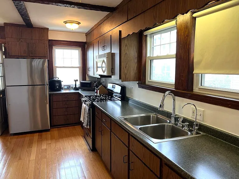 5 Glenmont Rd — Photo 4