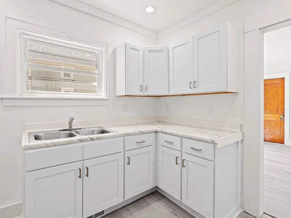 1568 Forrest Ave NE #2