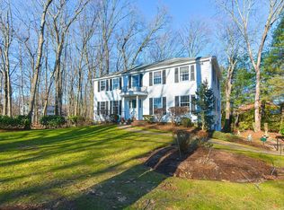 955 Salem End Rd, Framingham, MA 01702