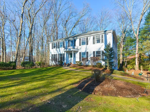 955 Salem End Rd, Framingham, MA 01702