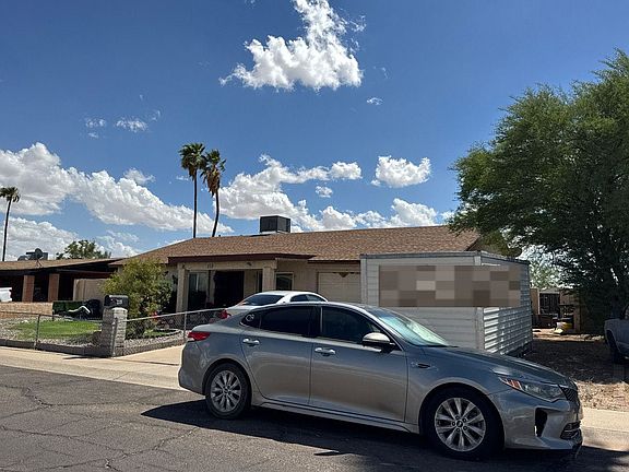 2nd image of 219 W Cholla St