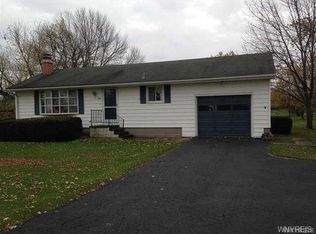 3306 Saunders Settlement Rd, Sanborn, NY 14132