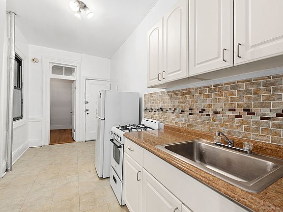2nd image of 446 W 49th St APT 2B