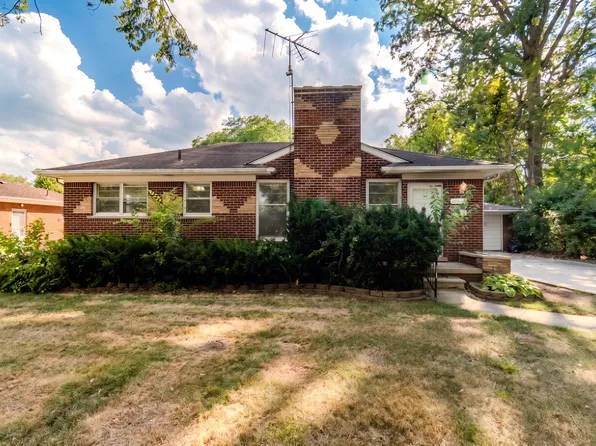 20636 Woodcrest St, Harper Woods, MI 48225