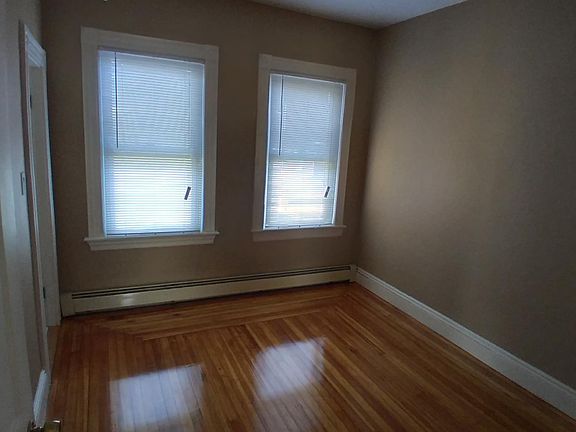 5th image of 112 Warren Ave #2