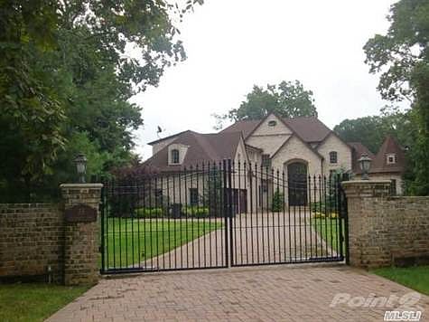 3rd image of 38 Vanderbilt Pkwy