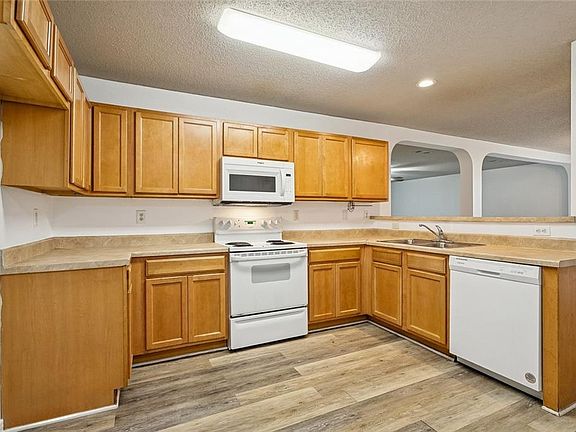 5th image of 1108 Clairise Ct