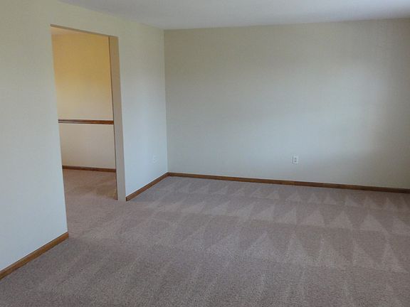 5th image of 1827 Hillrose Pl