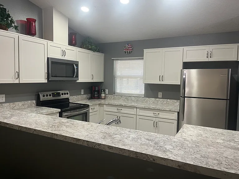 192 N Corbin Ave — Photo 3