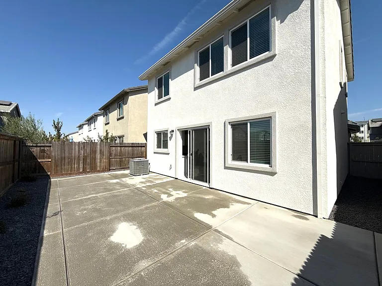 2024 Shady Tree Cir — Photo 11