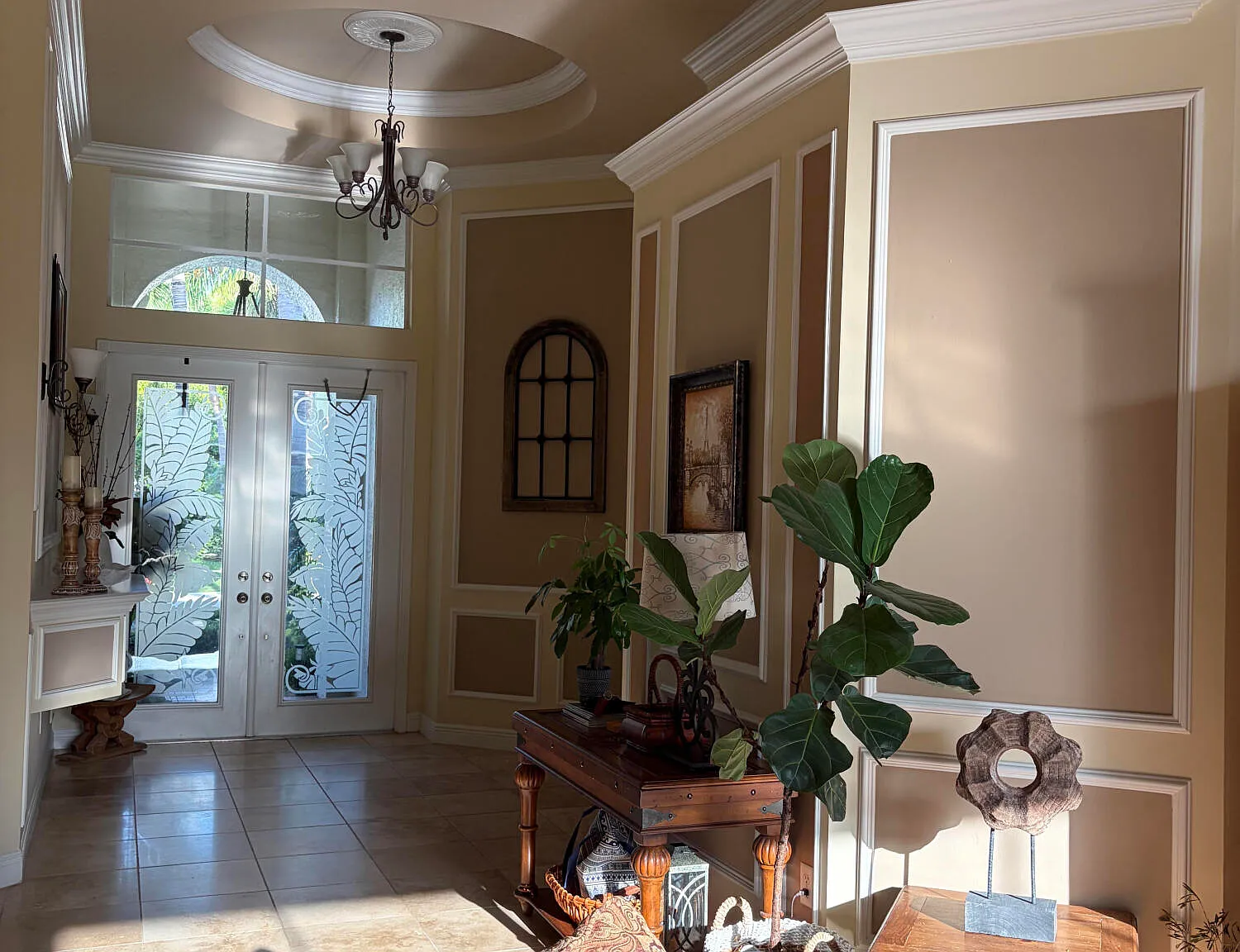 3 bed, 3.0 bath, 2805 sqft, $8,000 — Photo 2