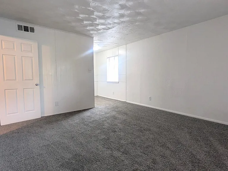 4810 Gaston Ave — Photo 7