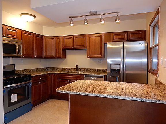 4th image of 2619 Campbell St