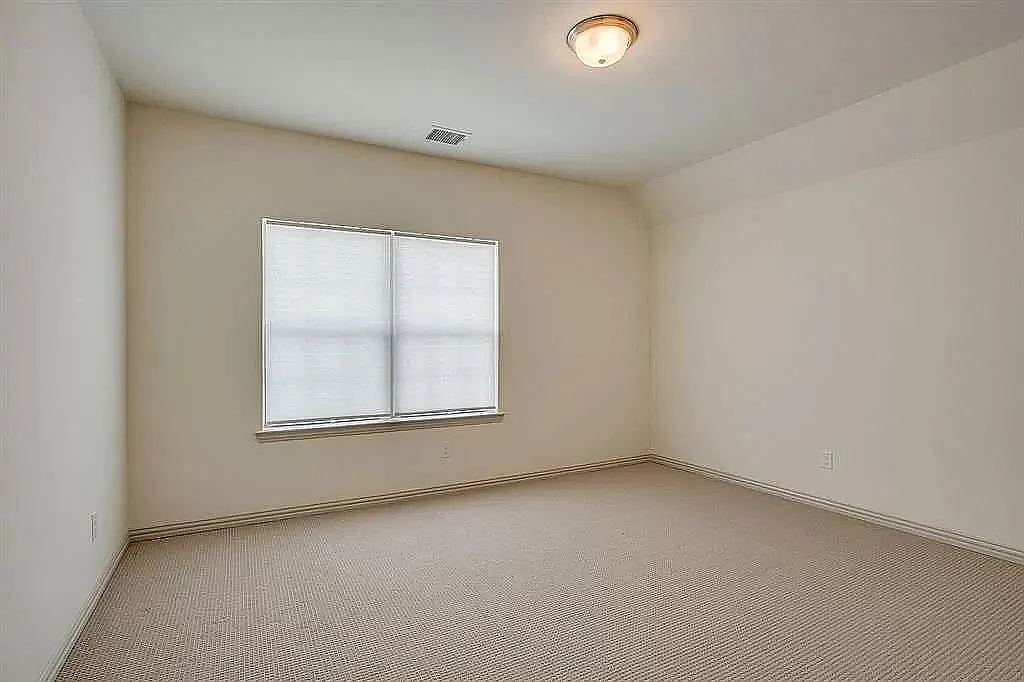 3 bed, 2.5 bath, 2262 sqft, $3,000 — Photo 4