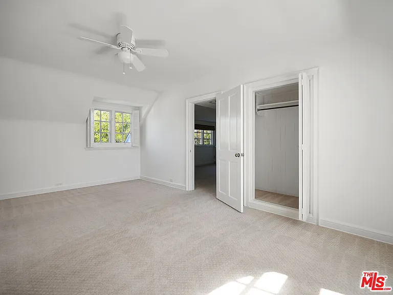 13161 Addison St — Photo 20