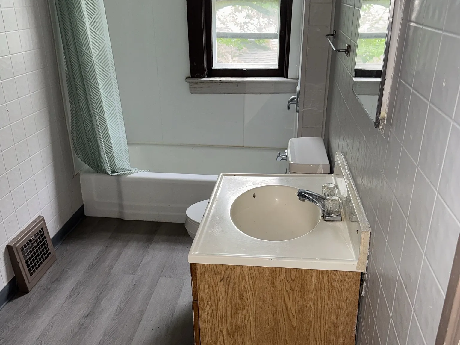 2 bed, $1,000 — Photo 2