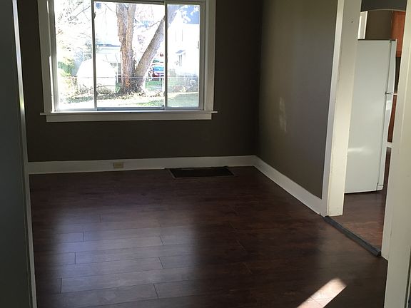 2nd image of 170 E Archwood Ave