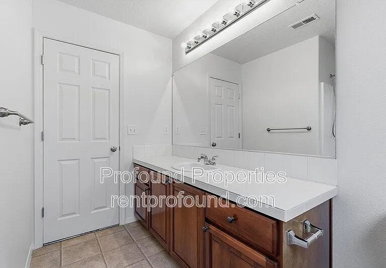 1140 SE Tamango St — Photo 27