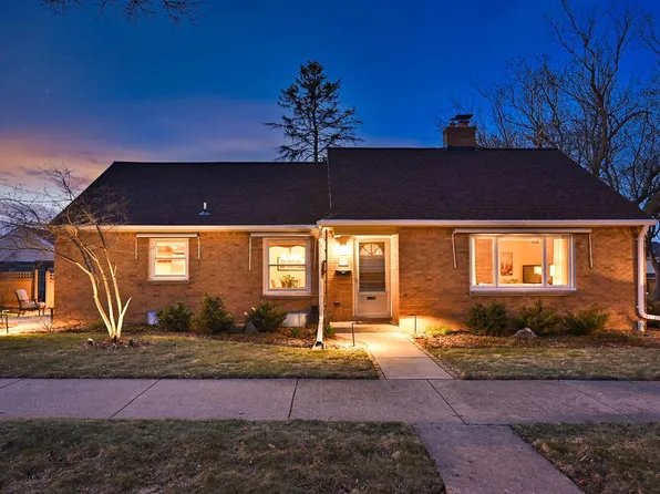8104 West Lorraine PLACE, Milwaukee, WI 53222