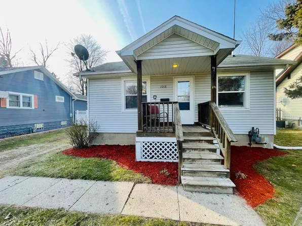 1018 Whiting St, Saint Clair, MI 48079