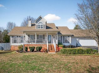 1522 E Riverside Dr, Cookeville, TN 38506