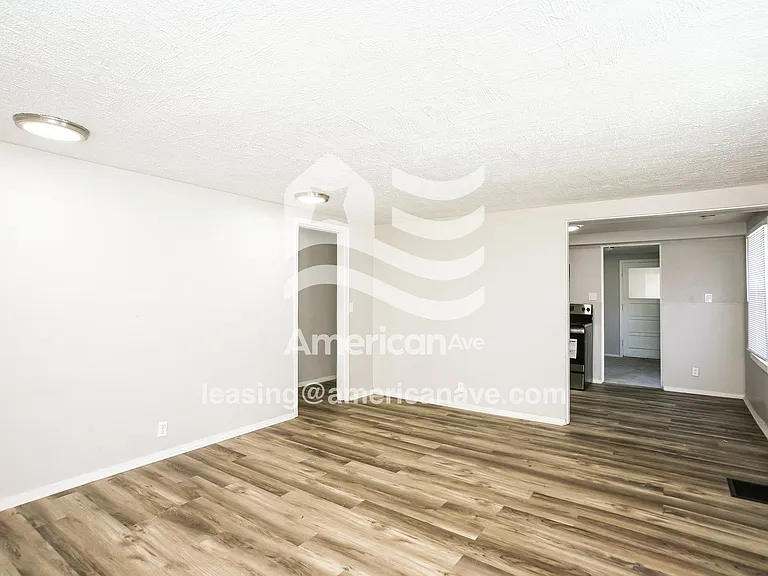 1681817_003_living_room_12742515.jpg