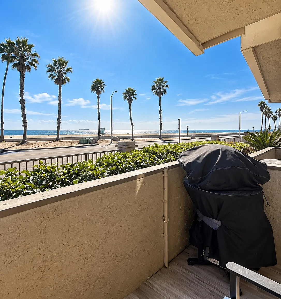 359 E Surfside Dr — Photo 1