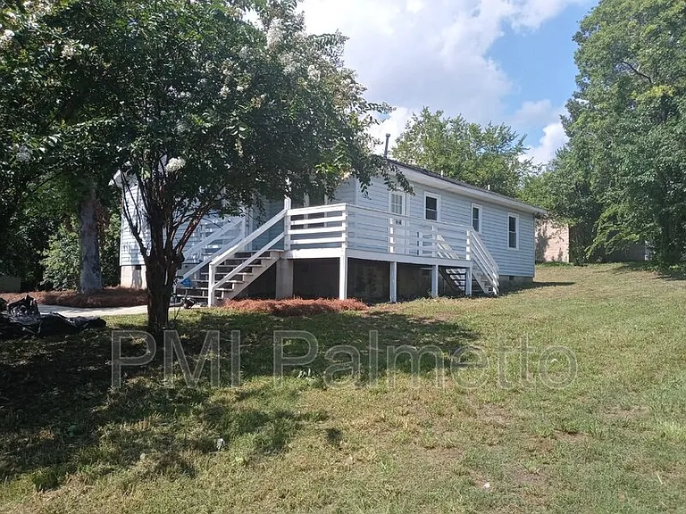 1016 Walnut St — Photo 2