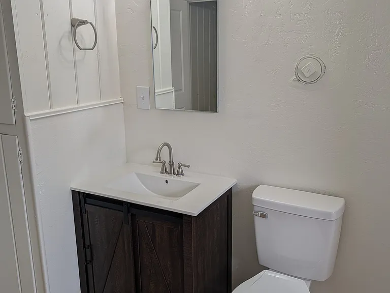 521 N Chestnut St — Photo 9