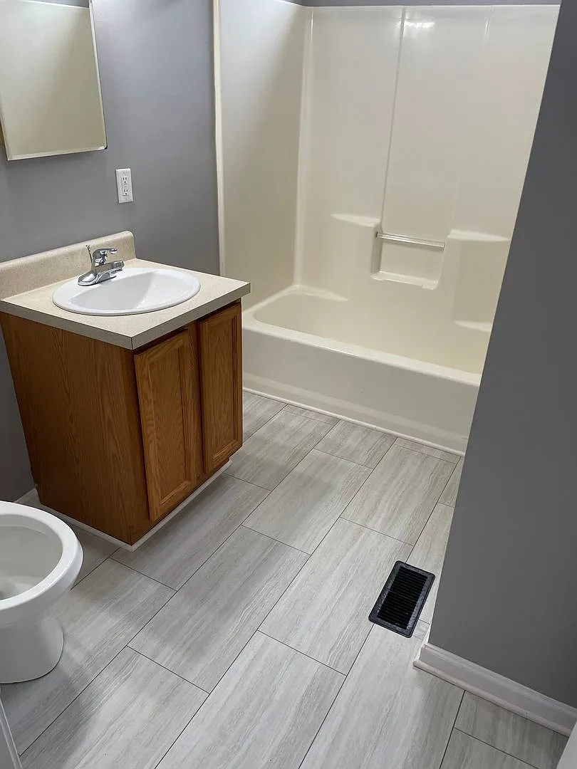 Breezy Meadow Apartments — Photo 4