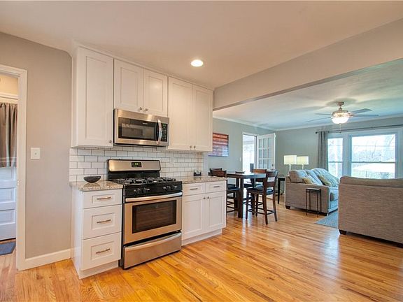 4th image of 9042 Holly St