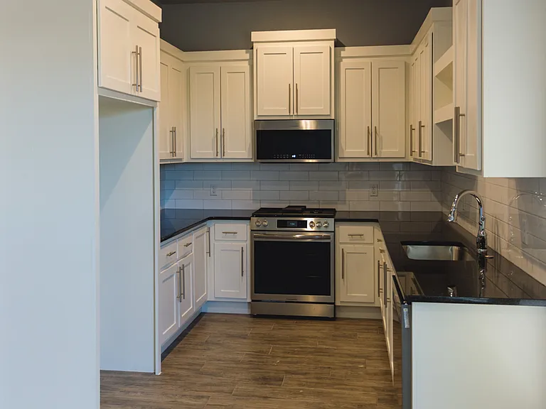 629 Remington Ave — Photo 16