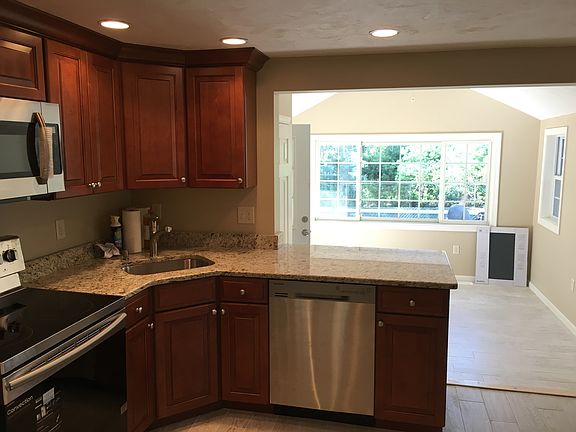 2nd image of 728 Chandler St