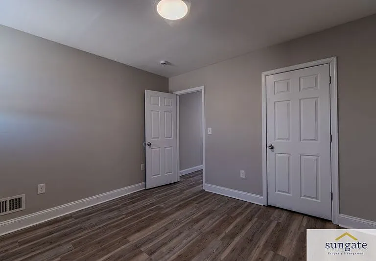 2340 W Fayette St — Photo 6