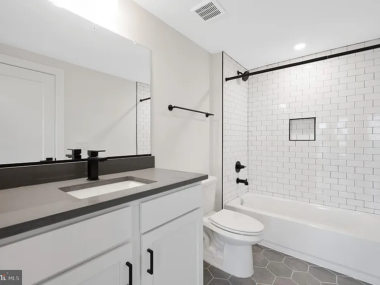 1721 N 21st St #C — Photo 9