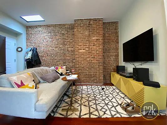 Rented by Realty 2000 Corp | media 20