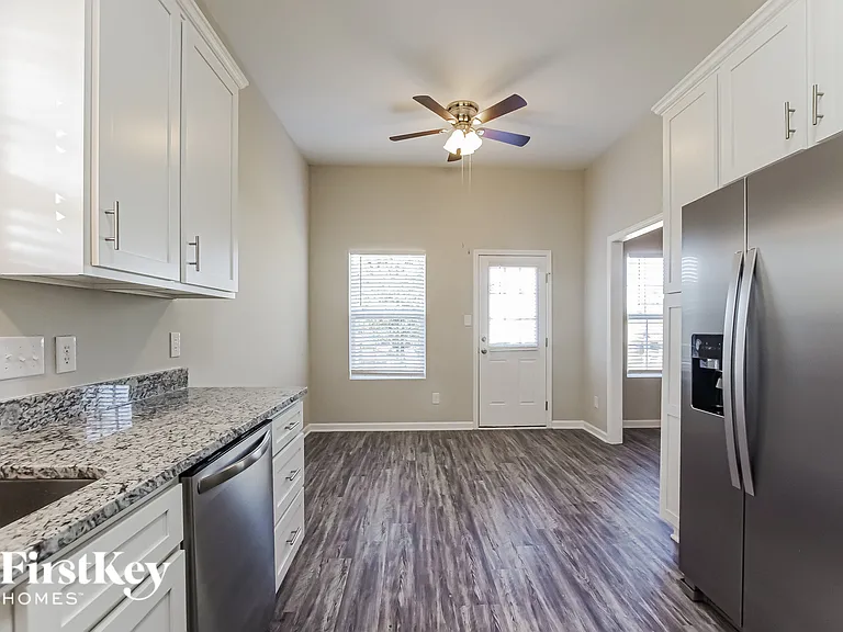 2301 Jacobs Ct — Photo 8