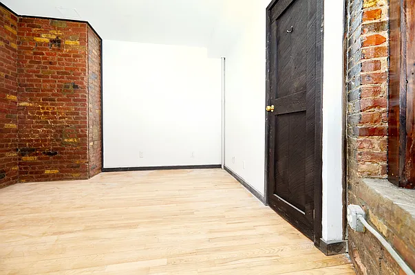 Rented by PocketBroker Inc | media 18