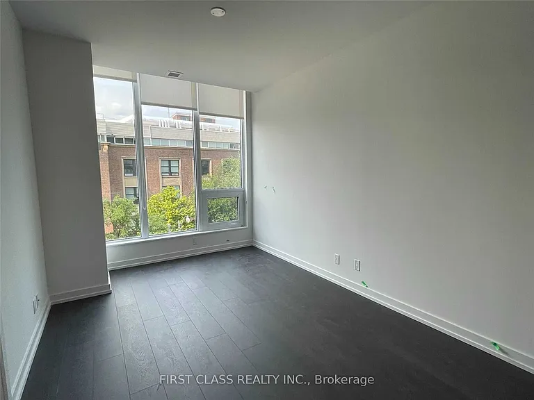 203 College St #406 — Photo 8