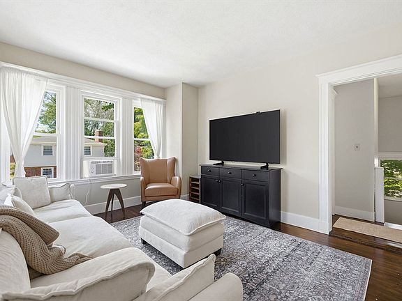 3rd image of 66 Seventy Wren St #R
