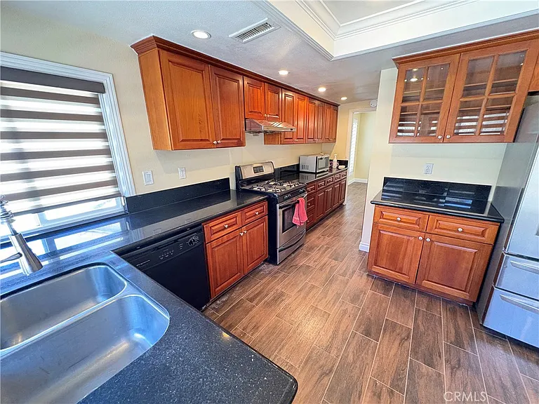 20409 Tufts Cir — Photo 12