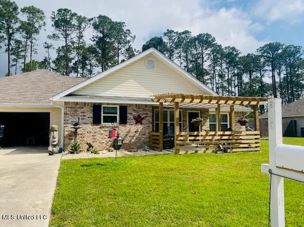 815 Kyle Cir, Waveland, MS 39576