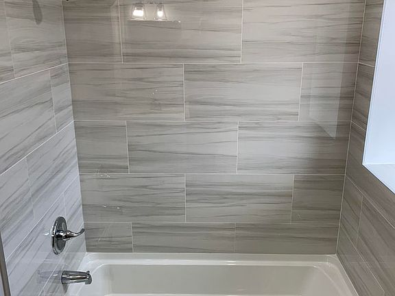 4th image of 525 Clinton Ave #4B