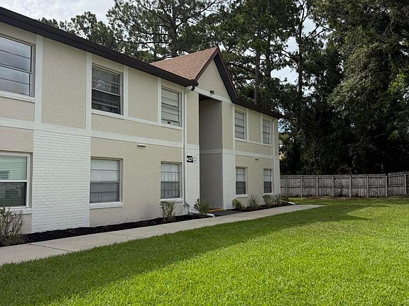 3rd image of 417 Banana Cay Dr APT F
