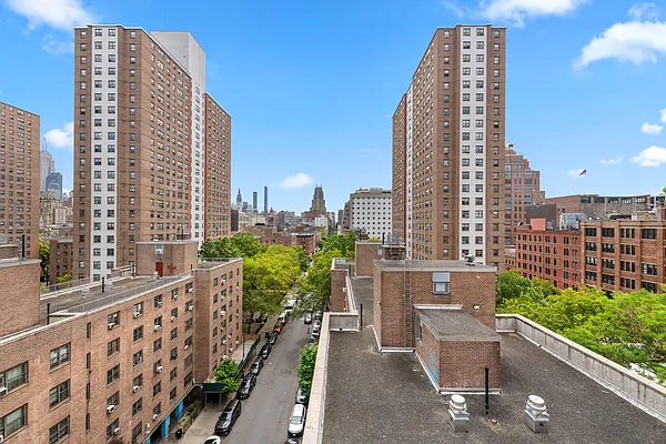 Rented by Compass | media 21