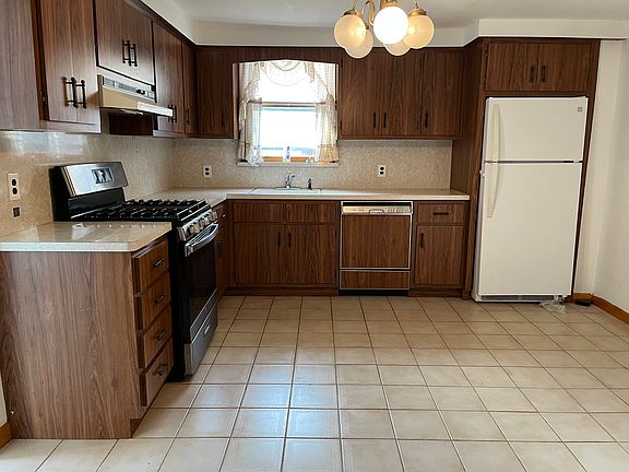 3rd image of 327 Christine St #1R