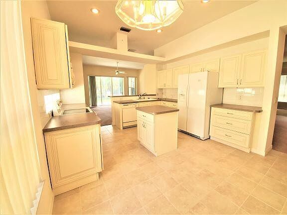 2nd image of 619 NW Monticello Pl